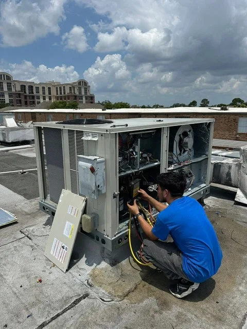Commercial air conditioning unit on a Texas building