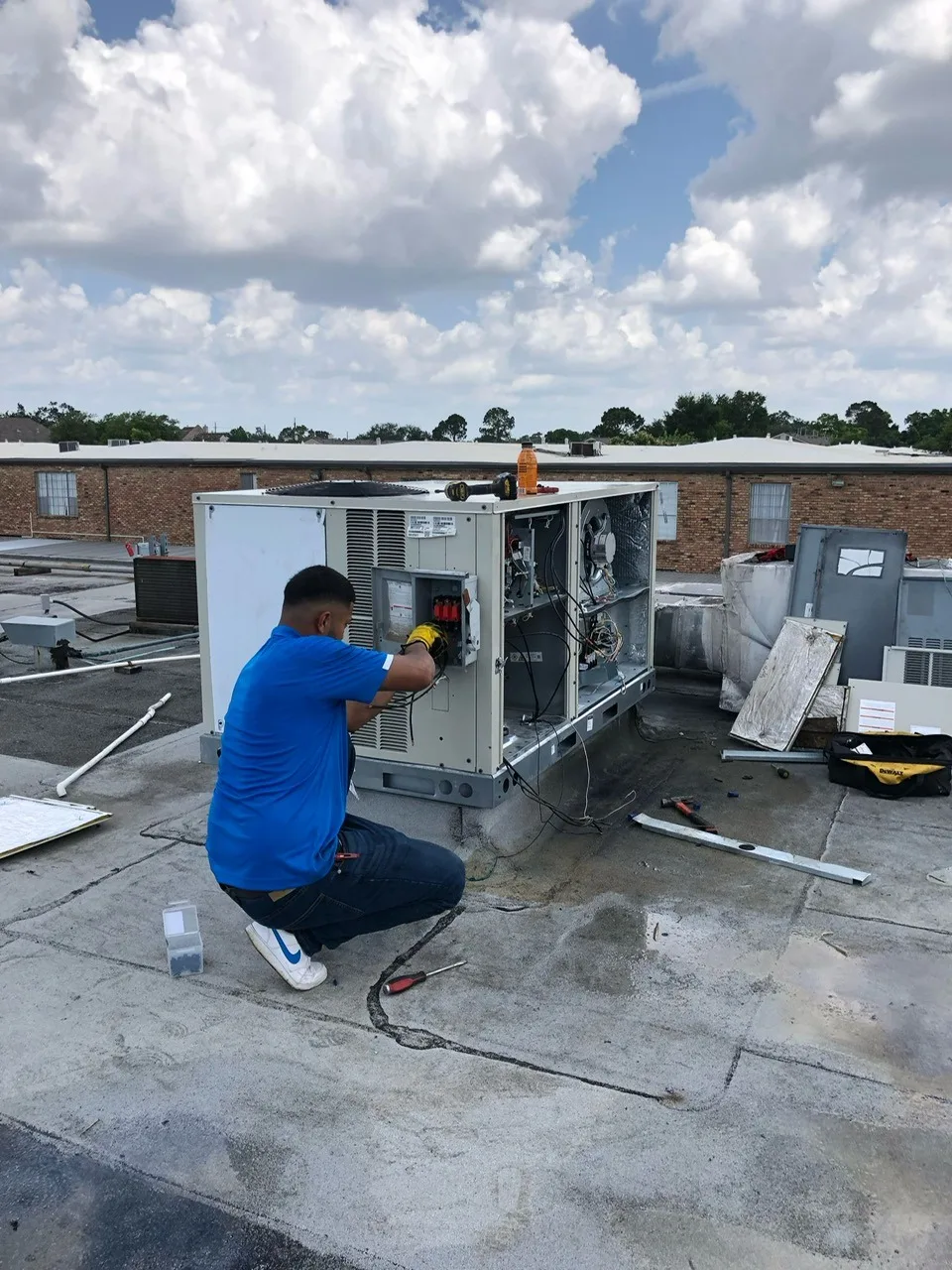 Commercial rooftop heating unit serviced by Vision Air
